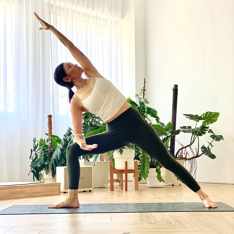 Yoga Movement Practice Poses Singapore Instructor Classes 新加坡瑜伽学校专业老师教练培训课程  - 10 Easy Yoga Poses to Undo the Damage Caused by Desk Job Even if it is  your first day, all you have to