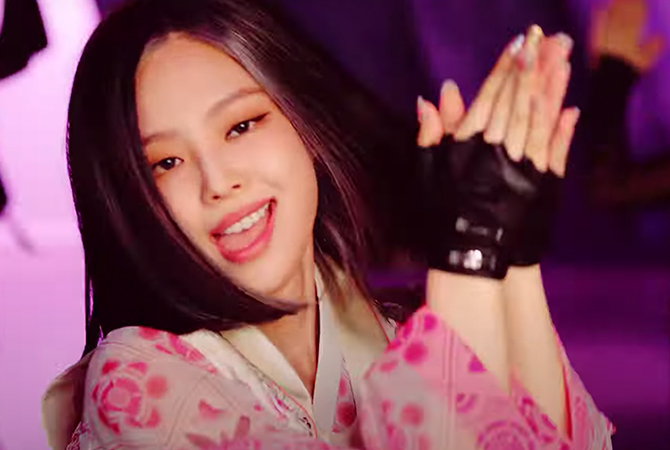 Style ID: Everything Blackpink wore in the ‘How You Like That' music video (фото 55)