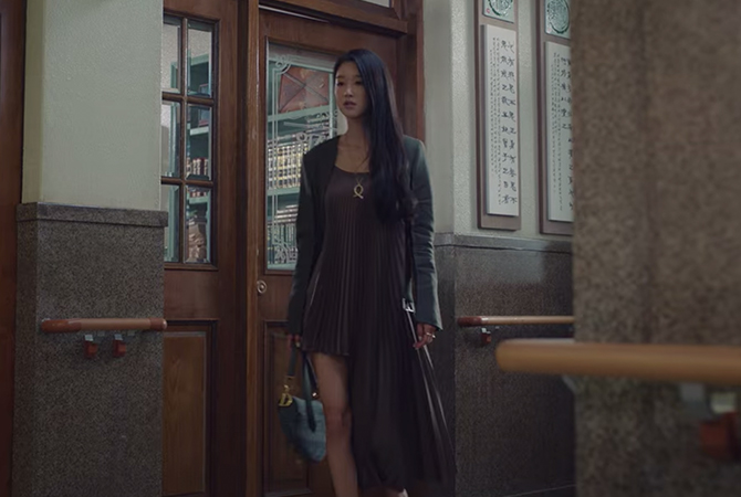 Style ID: The luxury brands behind Seo Ye-Ji’s fashionable outfits on ‘It’s Okay To Not Be Okay’—updated weekly (фото 49)