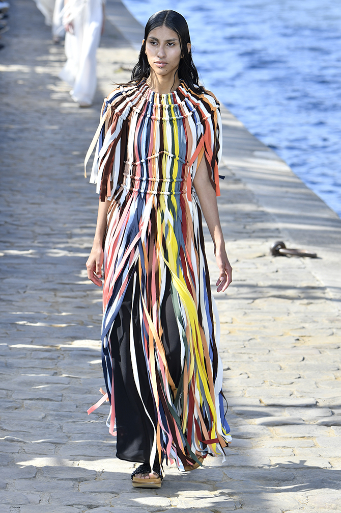 Paris, France. 05th Oct, 2021. Model on the runway at the Louis Vuitton  fashion show during Spring/Summer 2022 Collections Fashion Show at Paris  Fashion Week in Paris, France on October 5, 2021. (